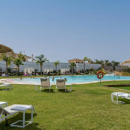 Apartment Modern Three Bedroom Apart- 6 Pools- Gym -sun 482 Estepona